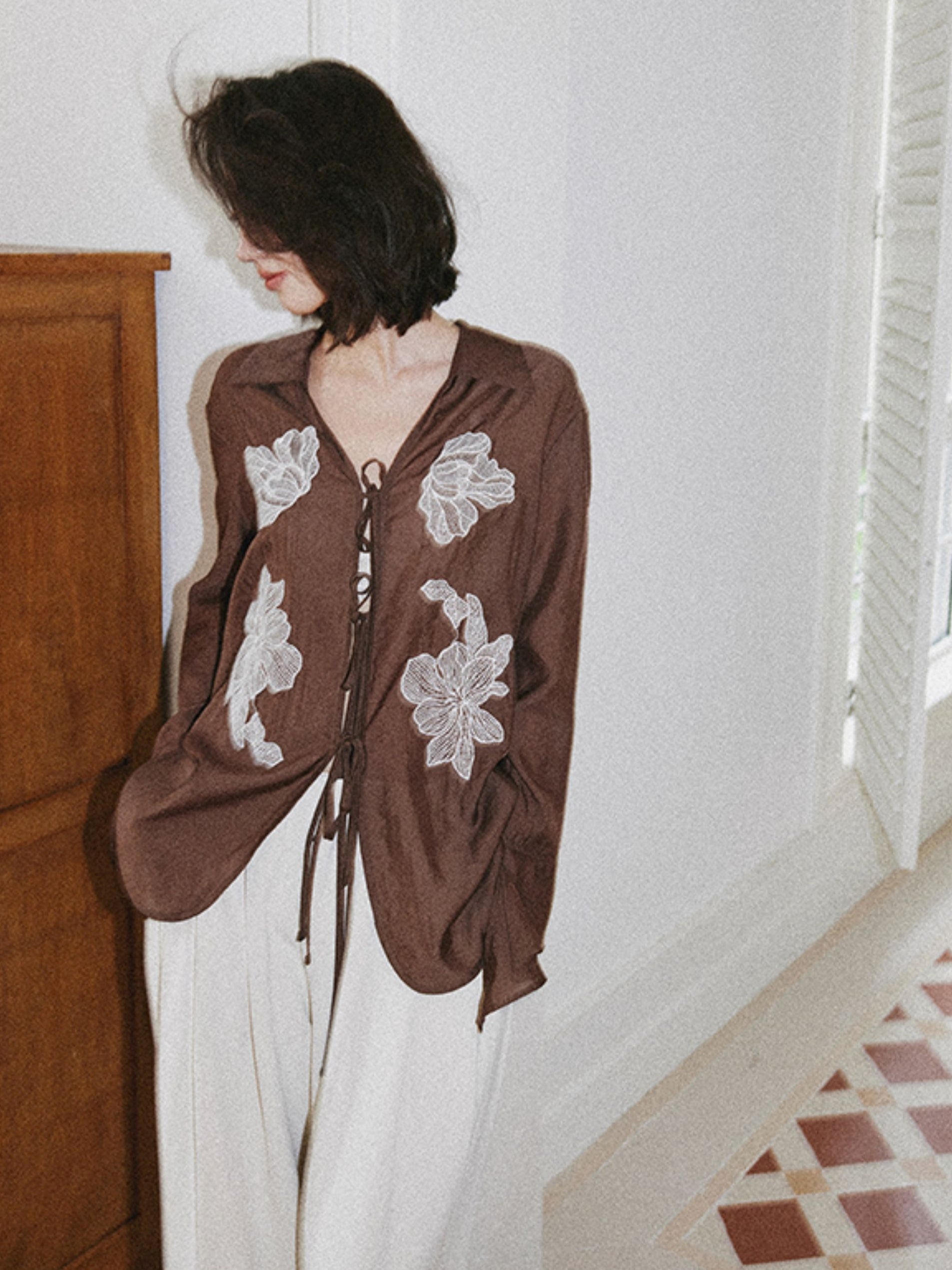 花瓣蕾絲薄襯衫_BDHL7654