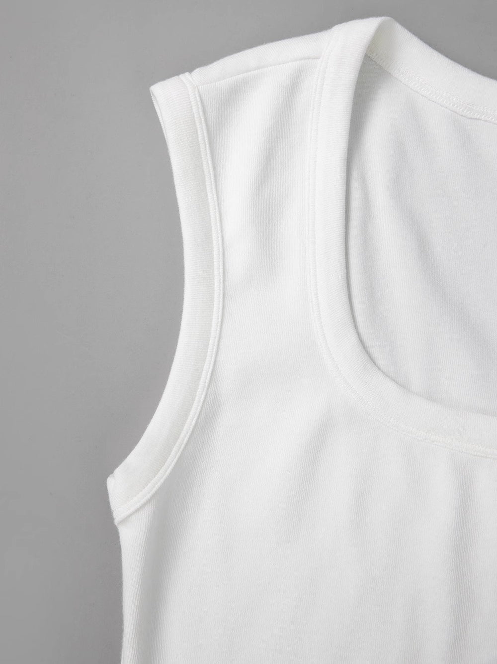 Wide Strap Sleeveless Tops_BDHL7412