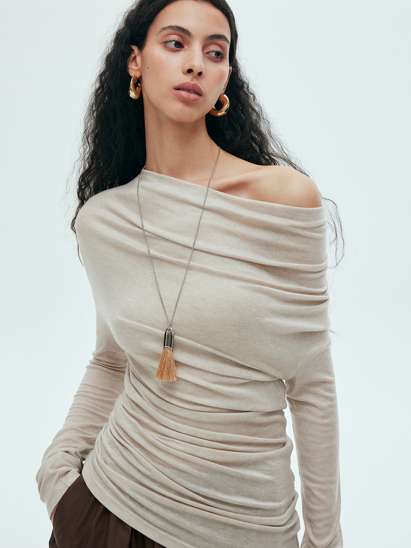 不對稱褶襉露肩上衣_BDHL7633