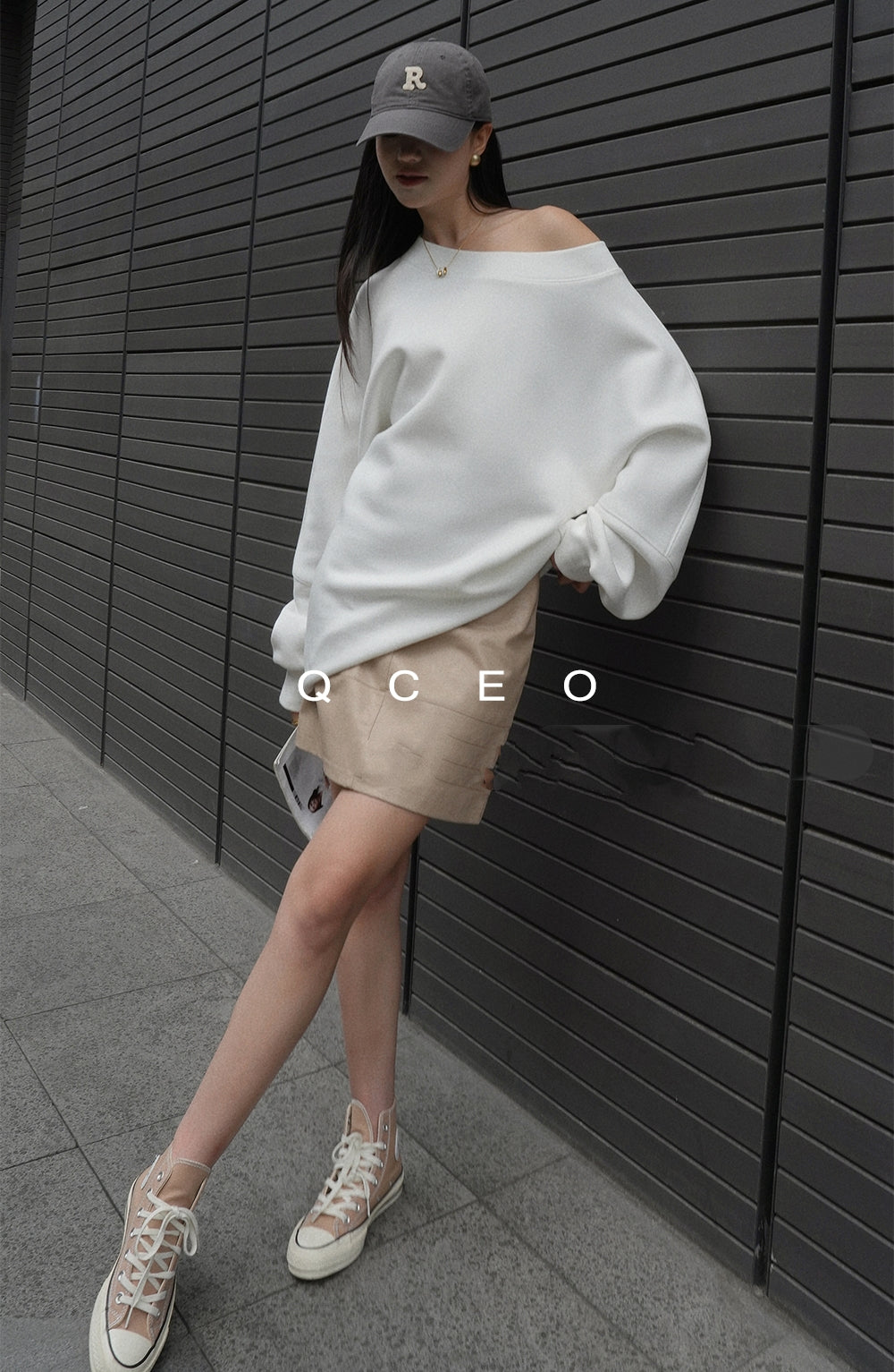 Loose One-Shoulder Sweatshirt_BDHL7743