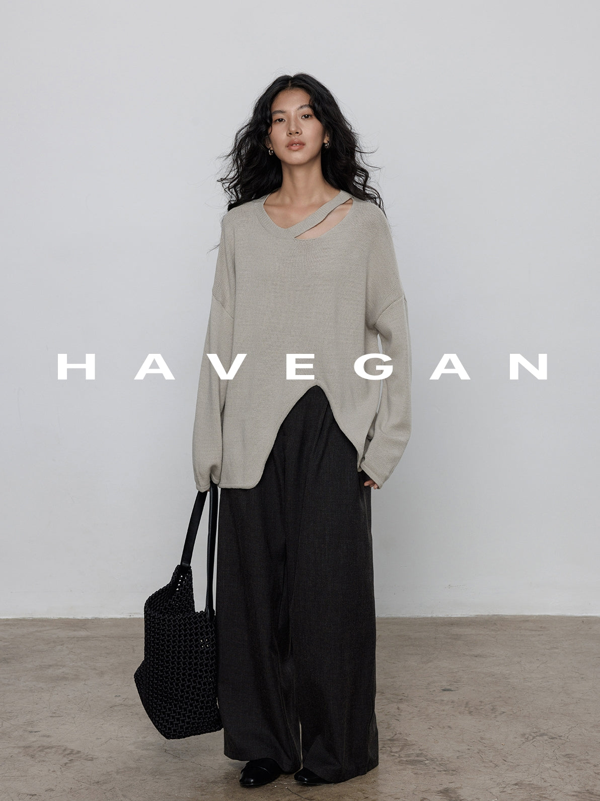 Round-Neck Slit Knit Tops_BDHL7707