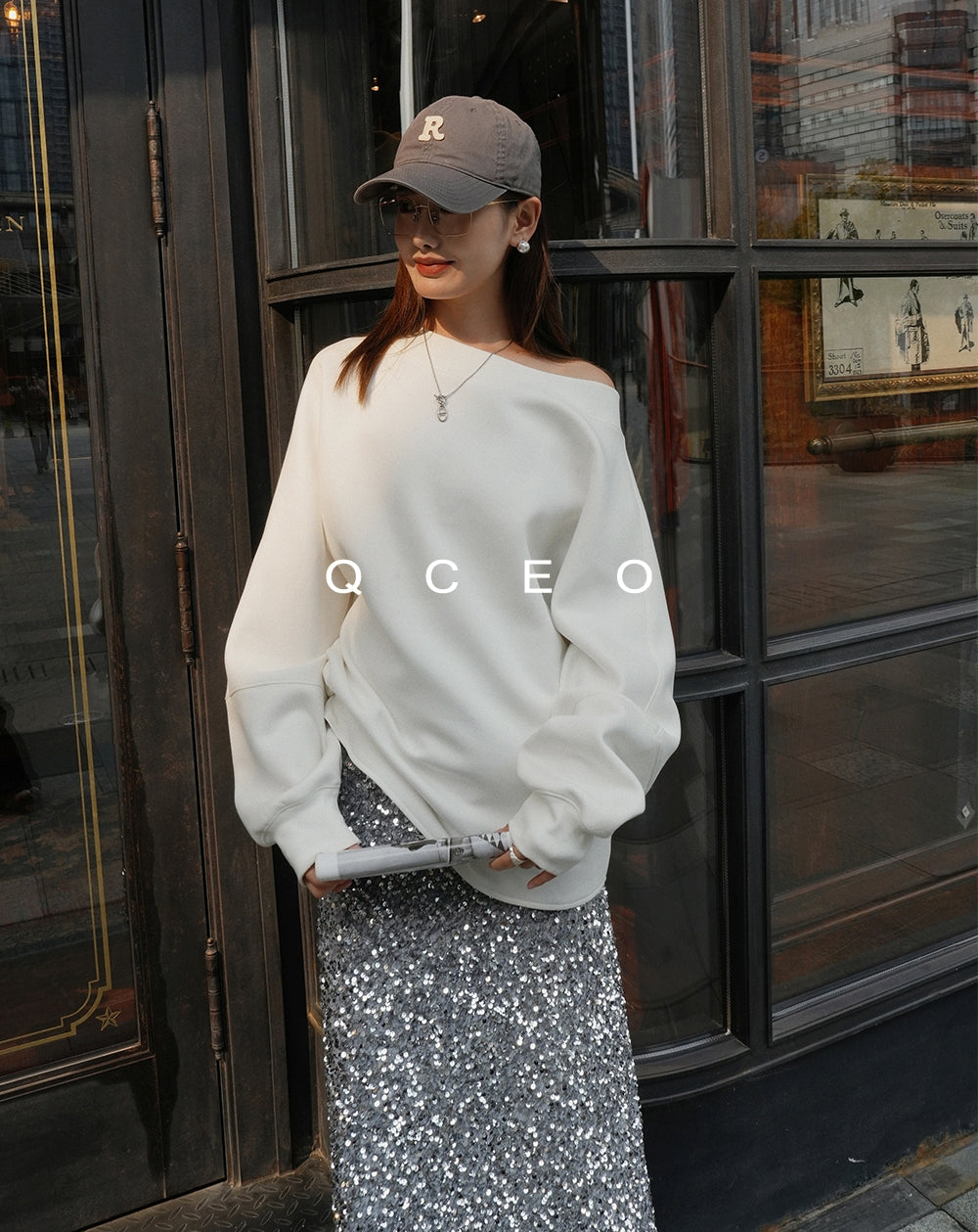 Loose One-Shoulder Sweatshirt_BDHL7743