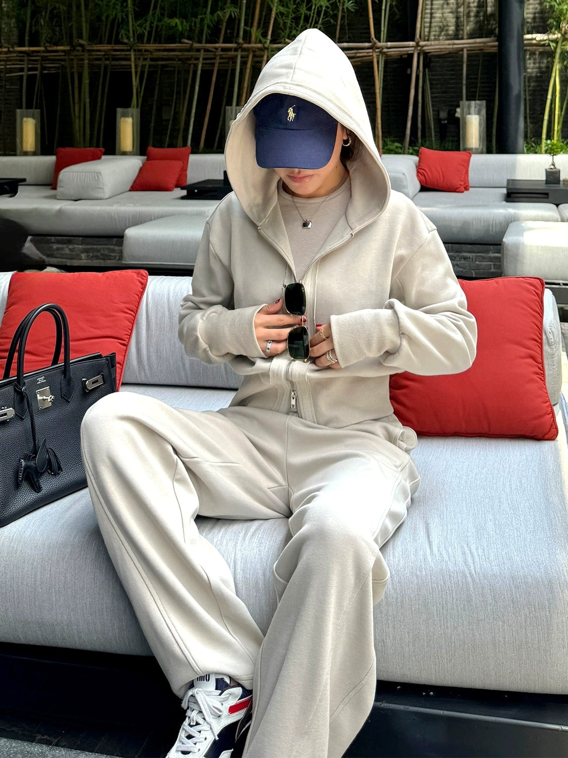 Hooded Sweatshirt Or Sweatpants_BDHL7853