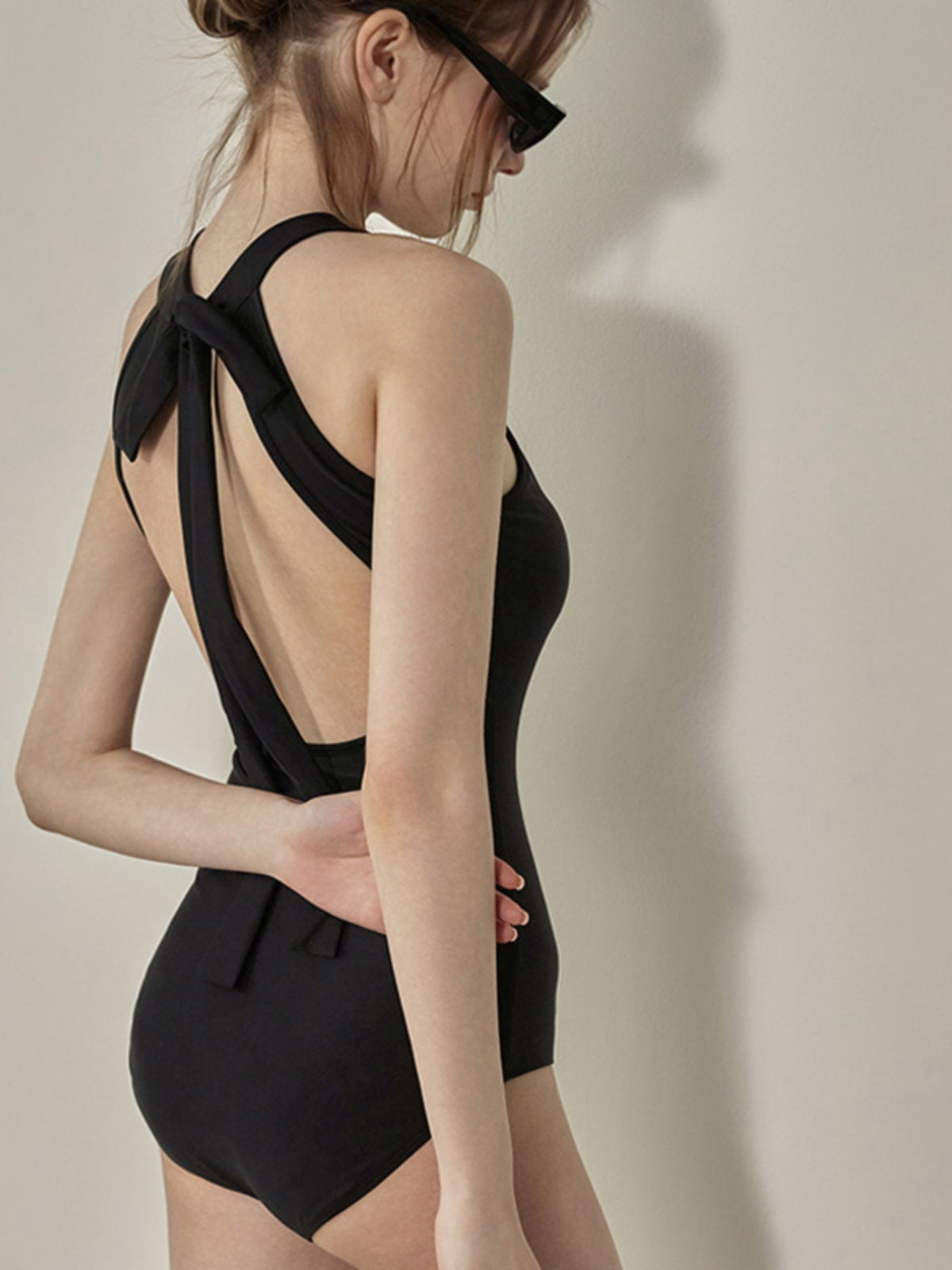 黑色束帶式簡約連身泳衣_HL3231