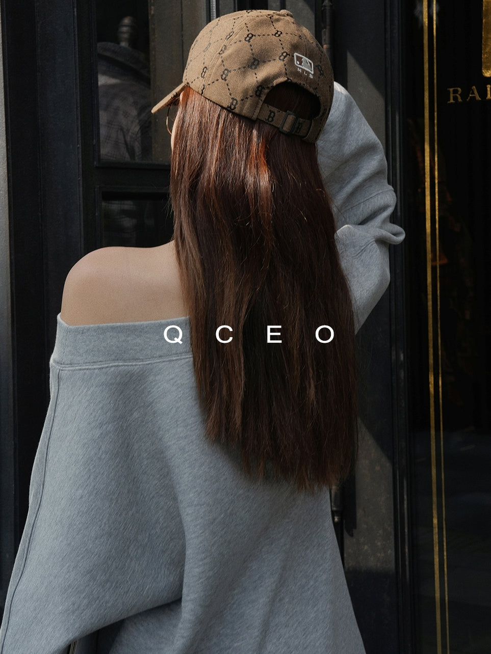 Loose One-Shoulder Sweatshirt_BDHL7743