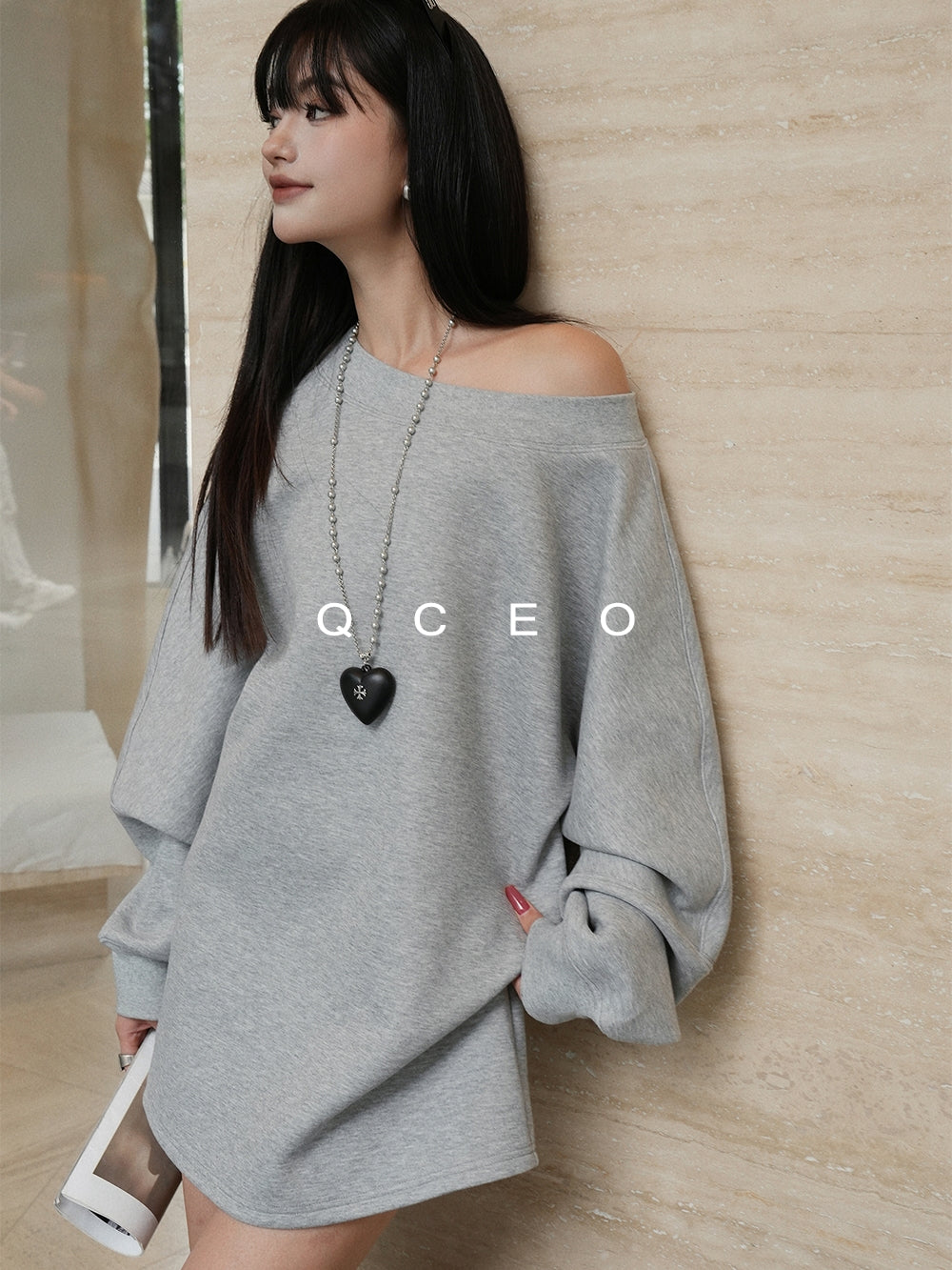 Loose One-Shoulder Sweatshirt_BDHL7743