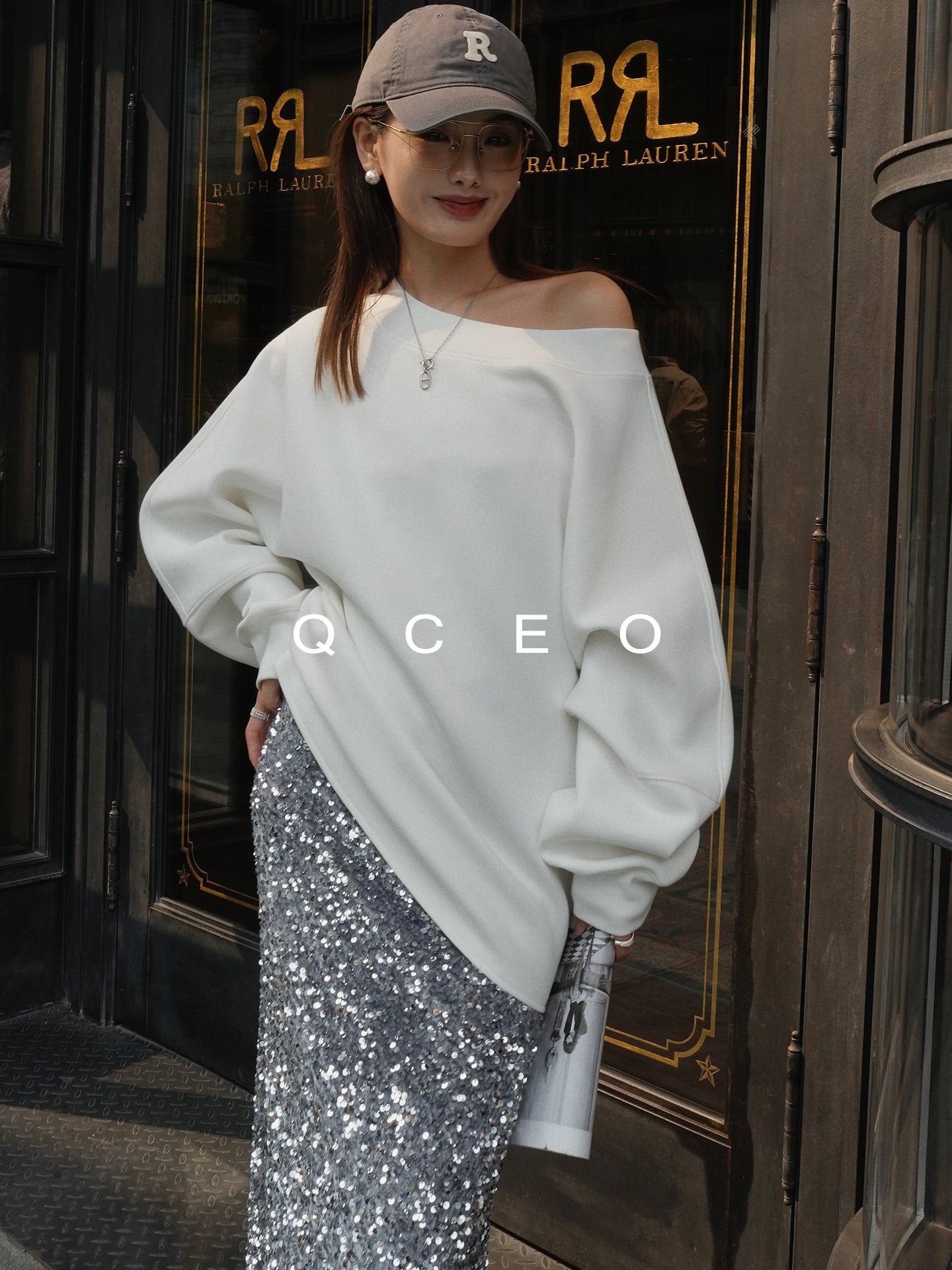 Loose One-Shoulder Sweatshirt_BDHL7743