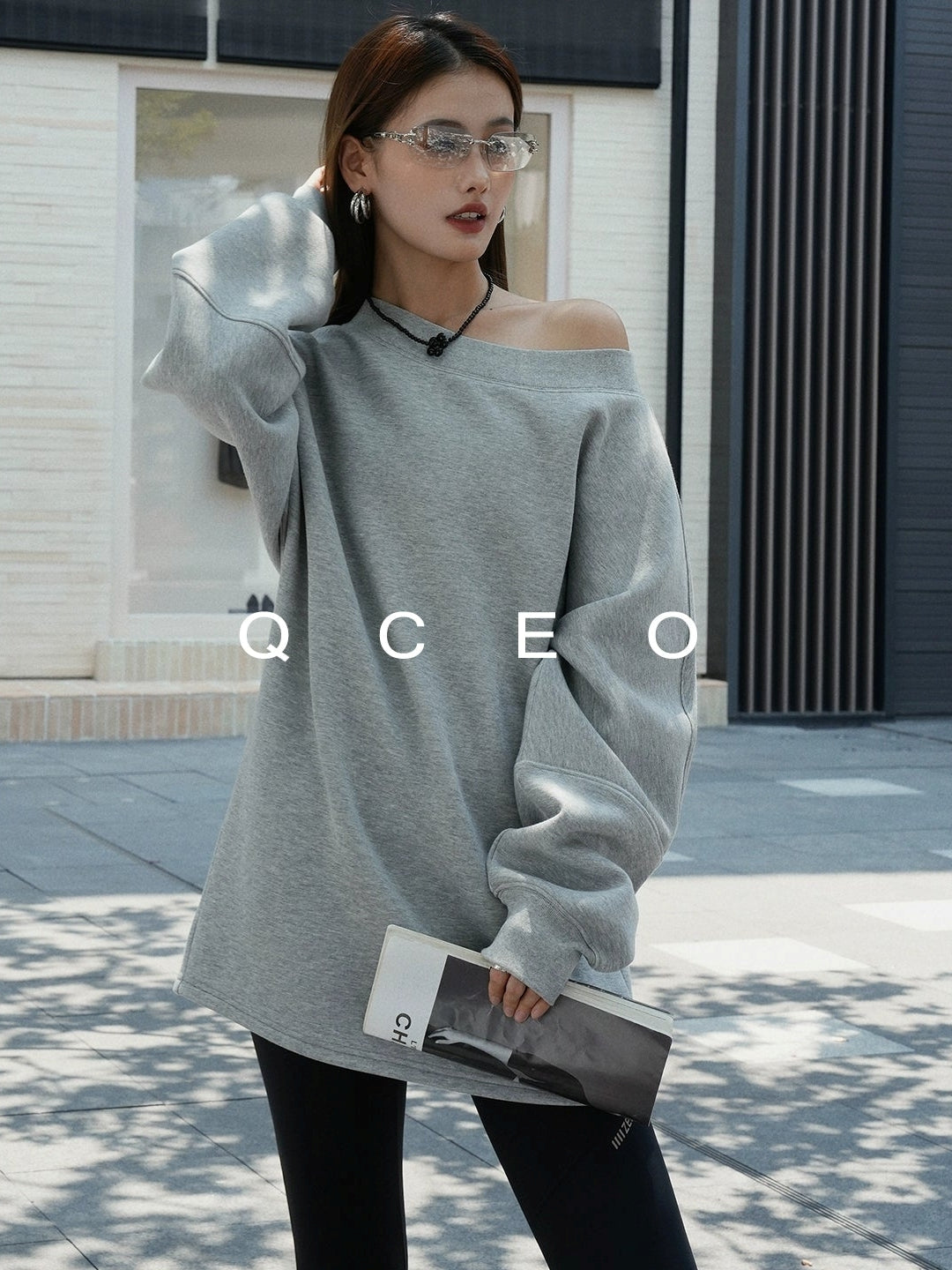 Loose One-Shoulder Sweatshirt_BDHL7743