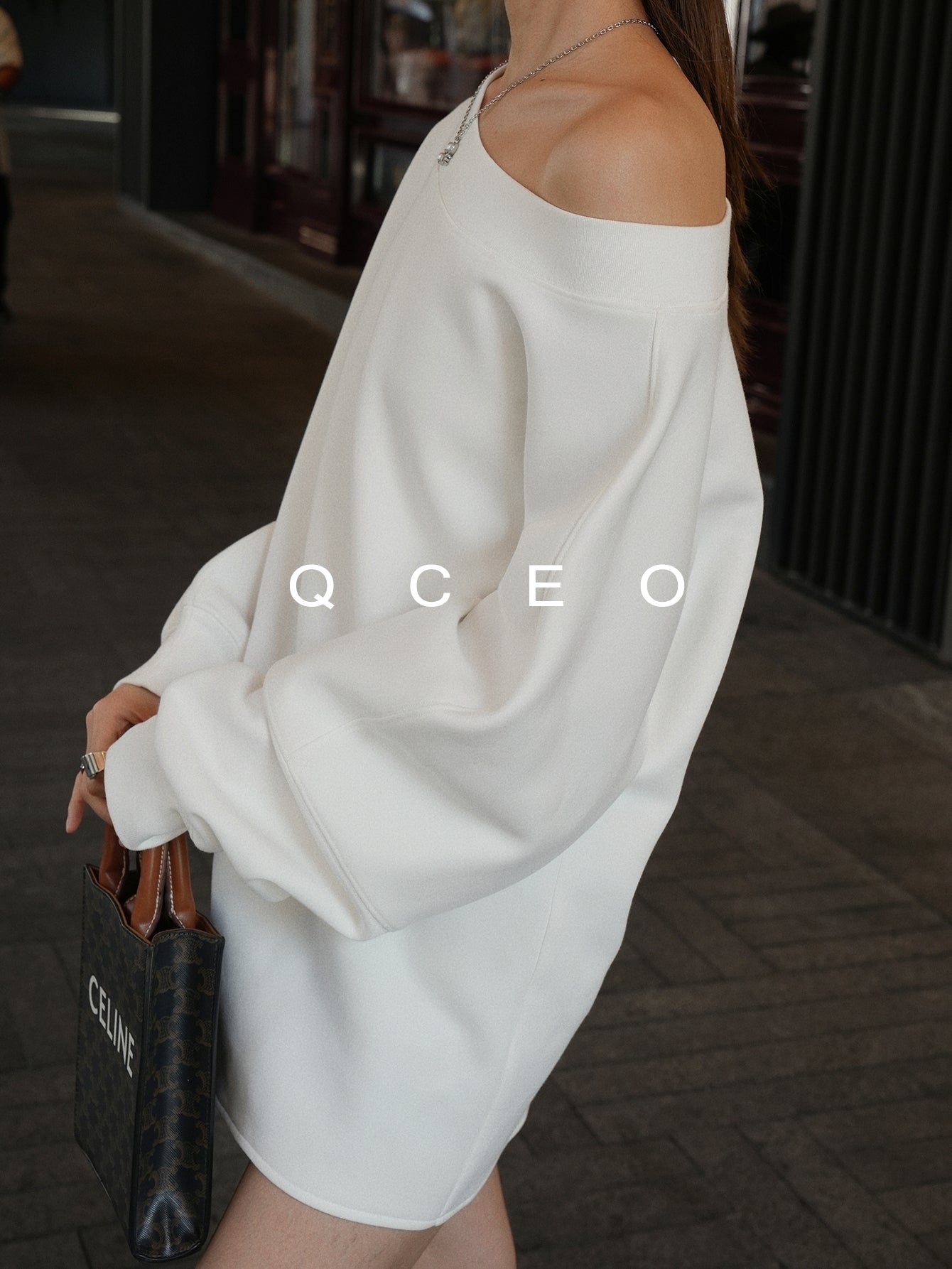 Loose One-Shoulder Sweatshirt_BDHL7743