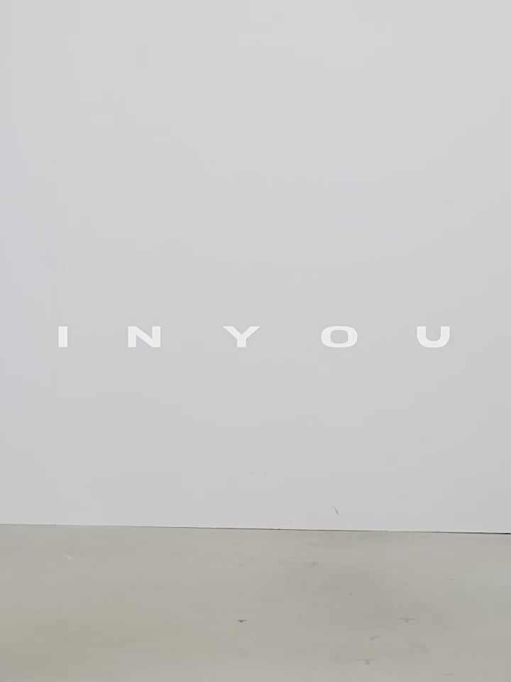 Long-Sleeved Tops Or Sleeveless Tops_BDHL7719