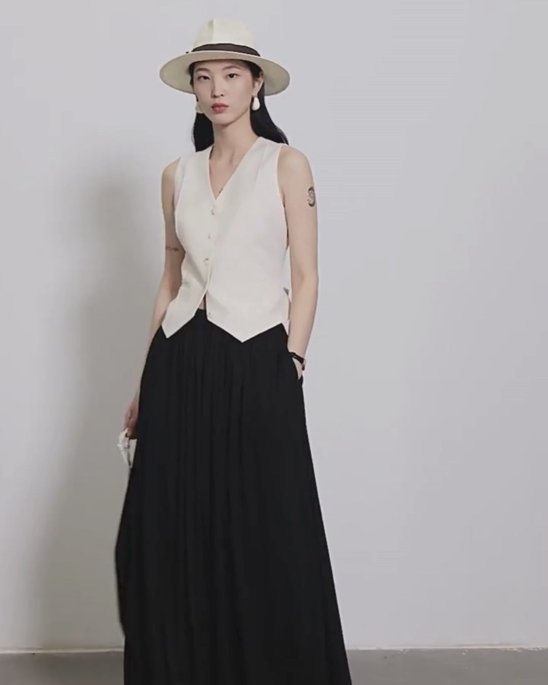 Short linen thin V-neck vest_BDHL5886