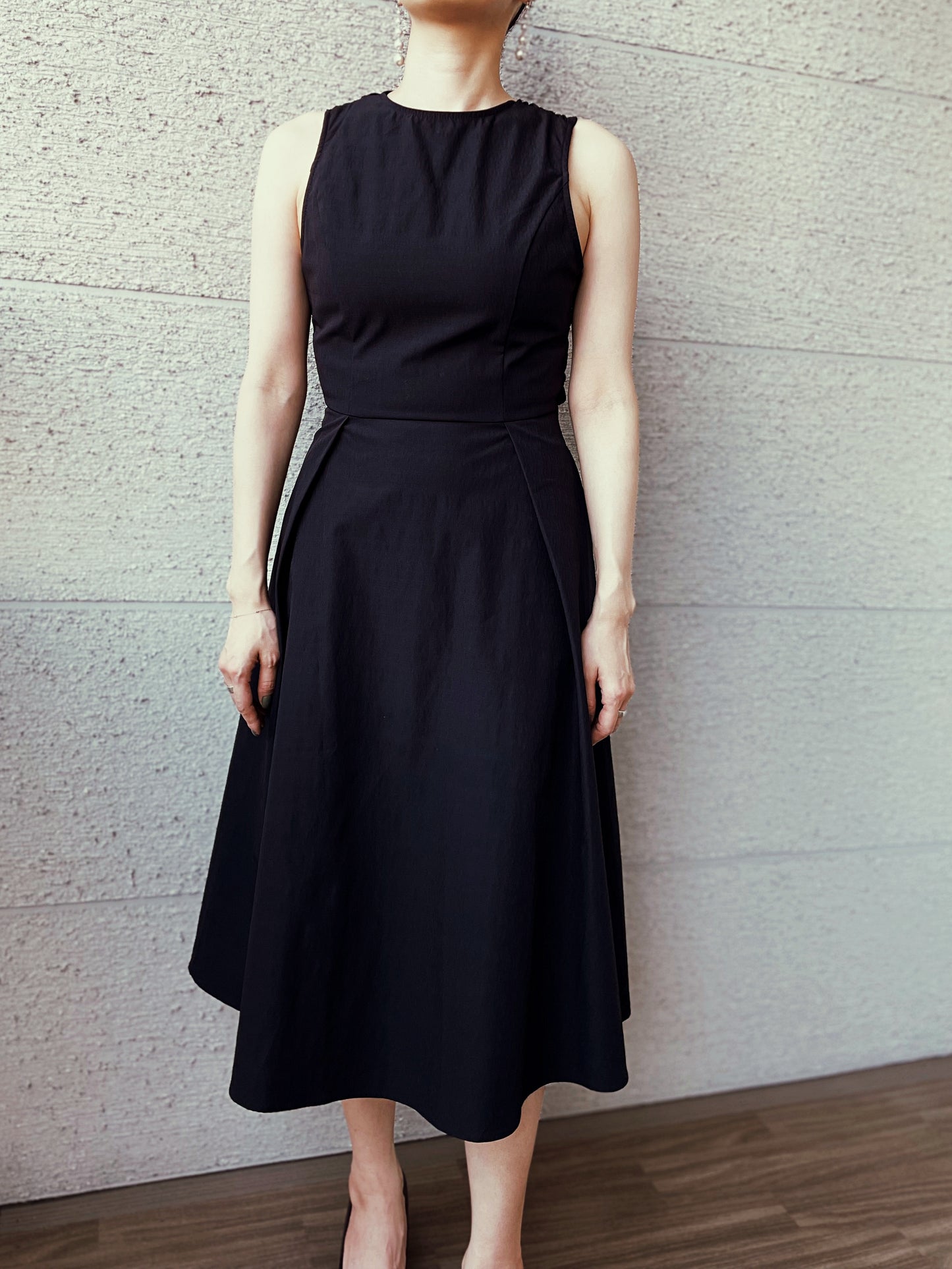 Back Cross Open Dress 8956