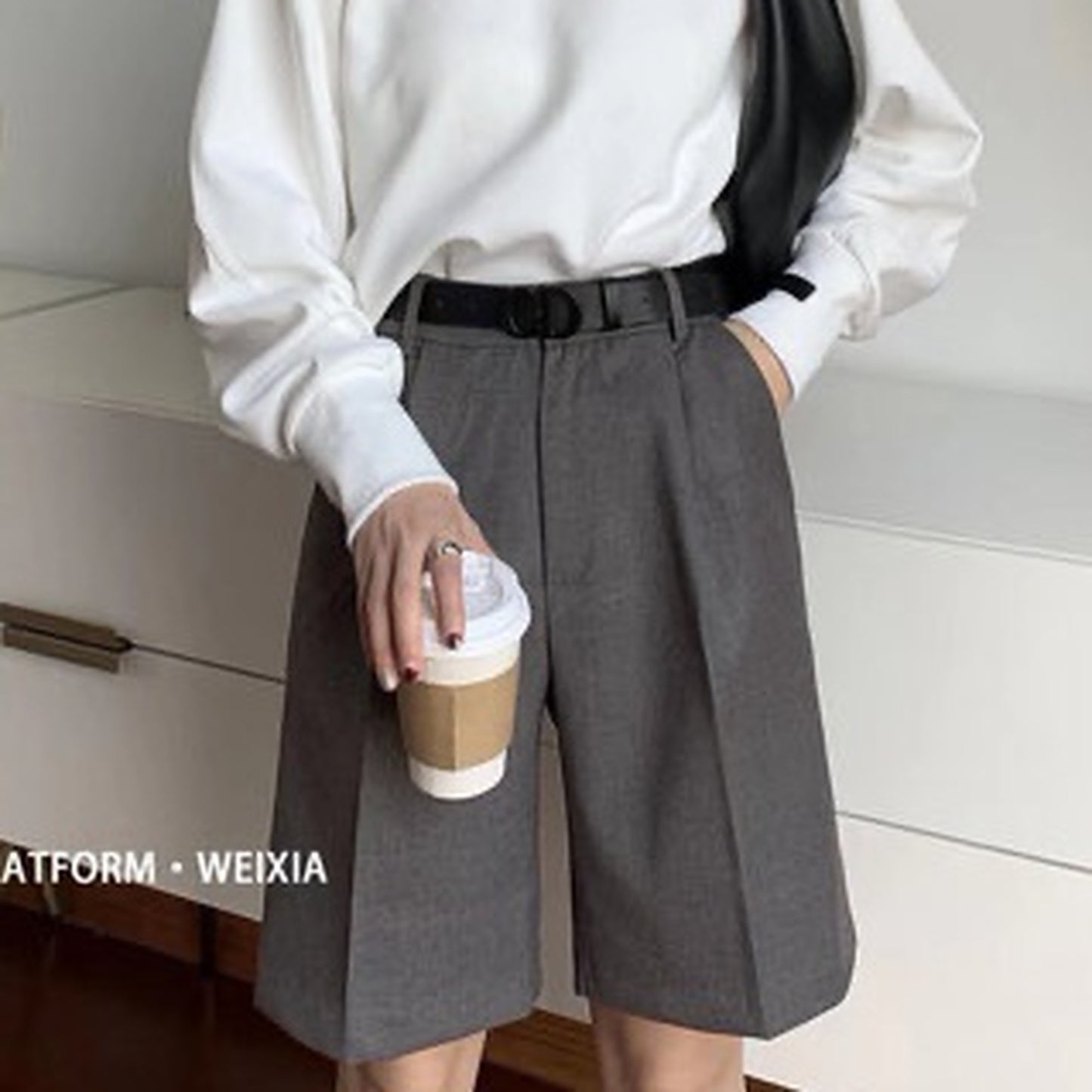 Basic Bermuda pants worn by Instagrammer ma.ko 5743