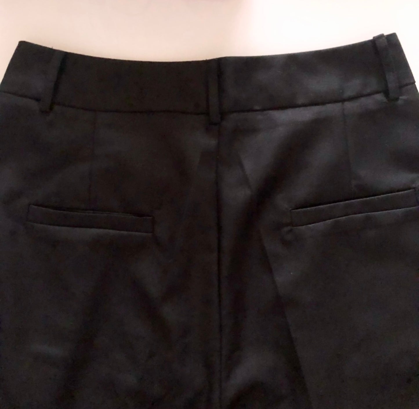 Basic Bermuda pants worn by Instagrammer ma.ko 5743