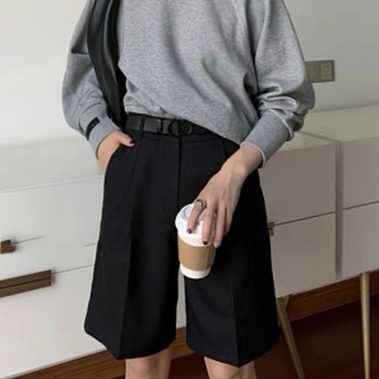 Basic Bermuda pants worn by Instagrammer ma.ko 5743