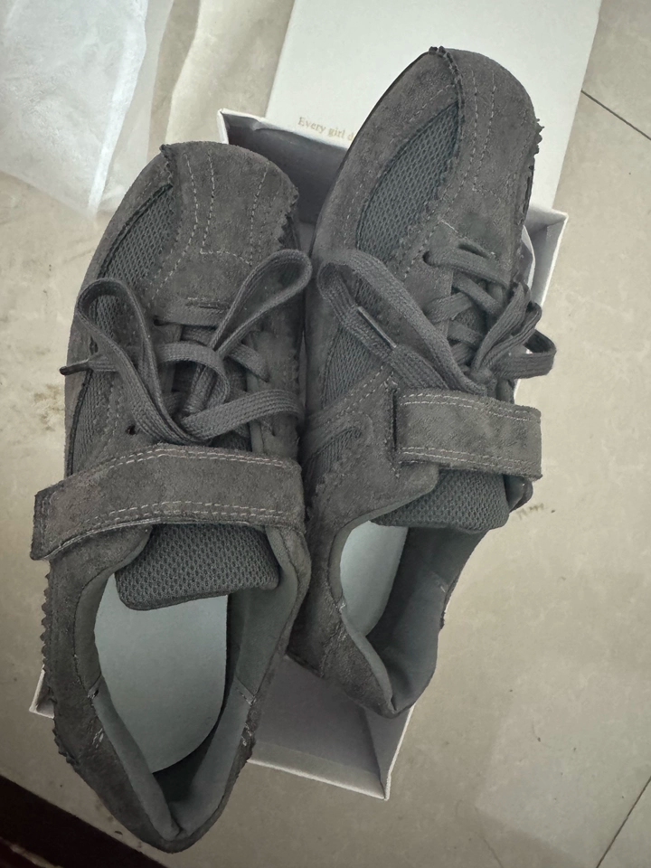 Retro Lace-Up Trainers_BDHL7816