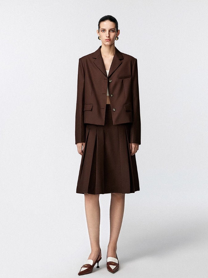 Tailored jacket and pleated skirt_BDHL5073