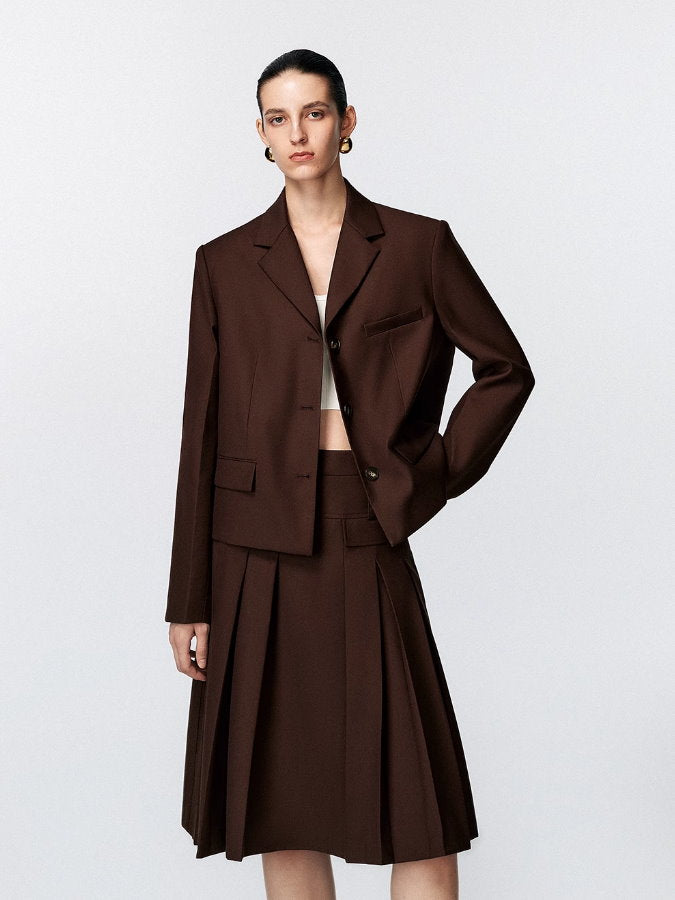 Tailored jacket and pleated skirt_BDHL5073