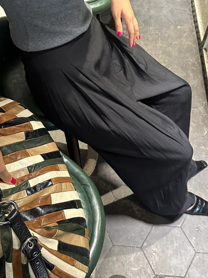 Asymmetrical tuck drape wide pants_BDHL4681