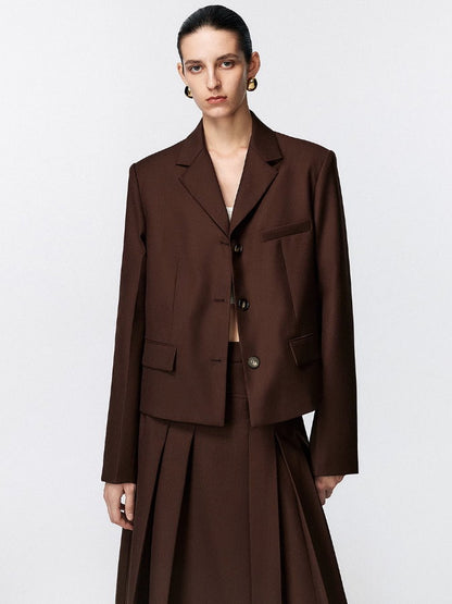 Tailored jacket and pleated skirt_BDHL5073