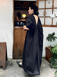 Black Open-Back Lapel Dress_BDHL7225
