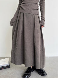 Side-pleated long skirt_BDHL5005