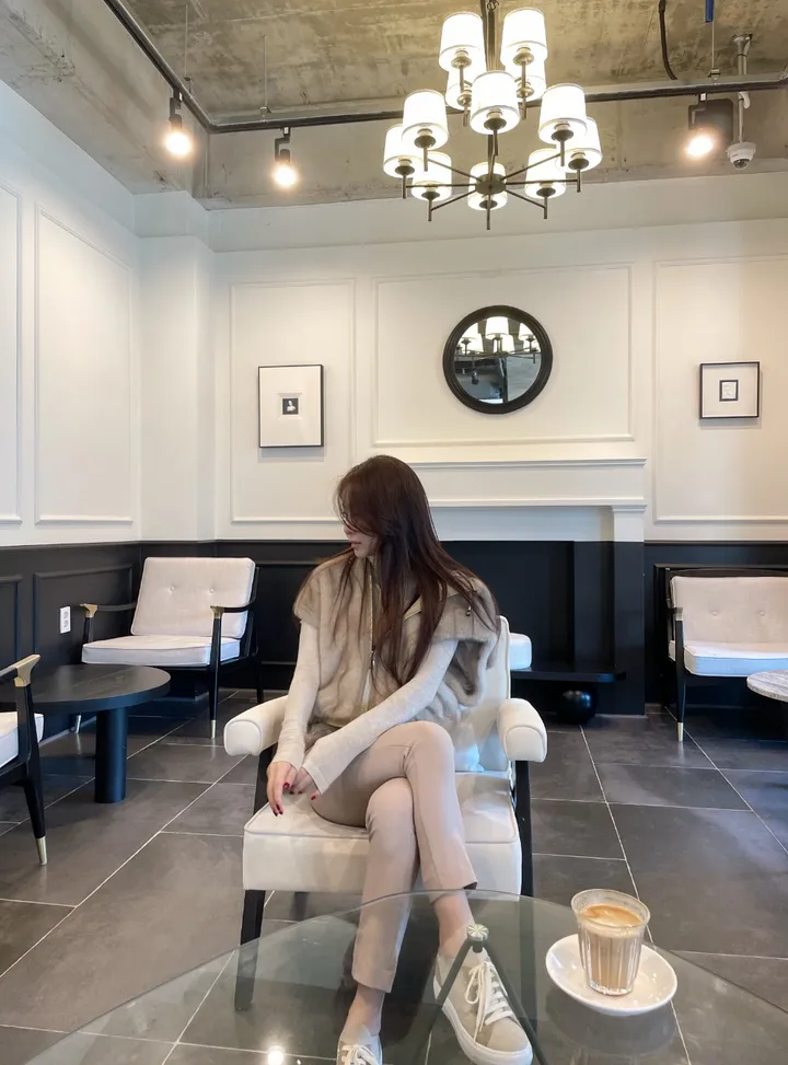 Fluffy Hooded Fur Vest_BDHL8029