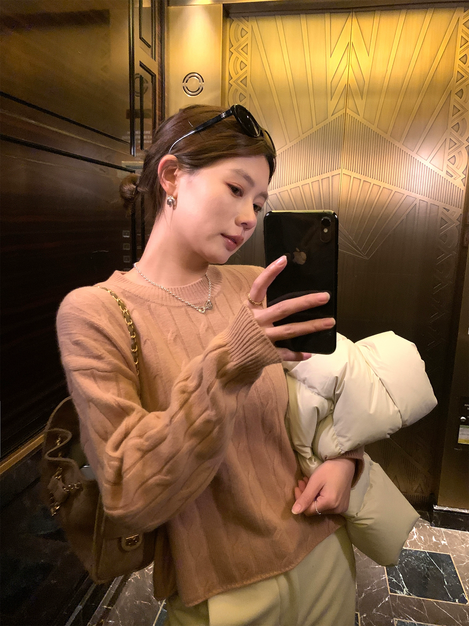 Crew-Neck Cable Knit Tops_BDHL8048