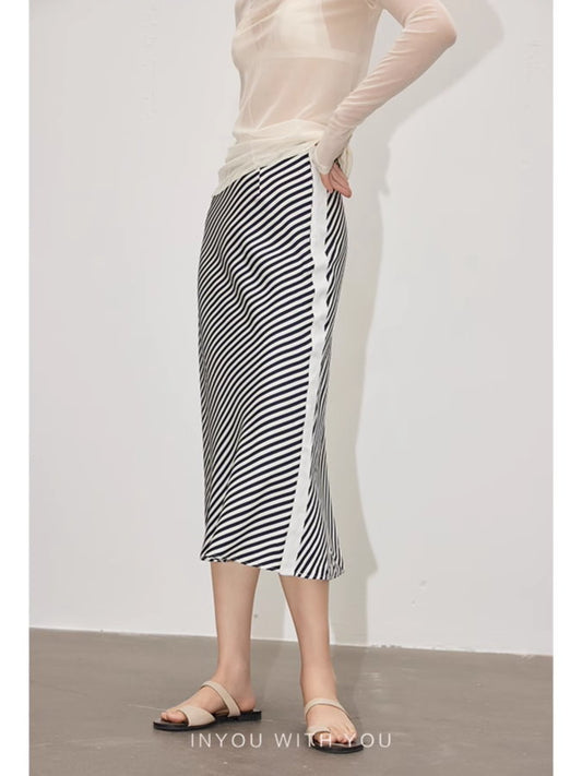 Diagonal Stripe White Line Skirt_BDHL4904 - HELROUS