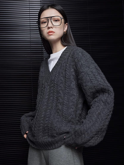 Gray V-neck wool sweater_BDHL5507