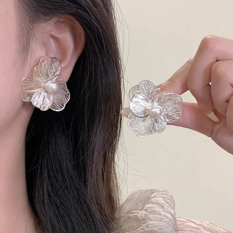 Pearl Flower Stud Earrings_BDHL8458