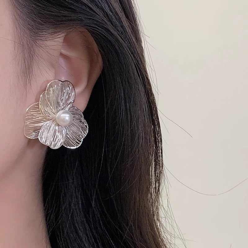 Pearl Flower Stud Earrings_BDHL8458