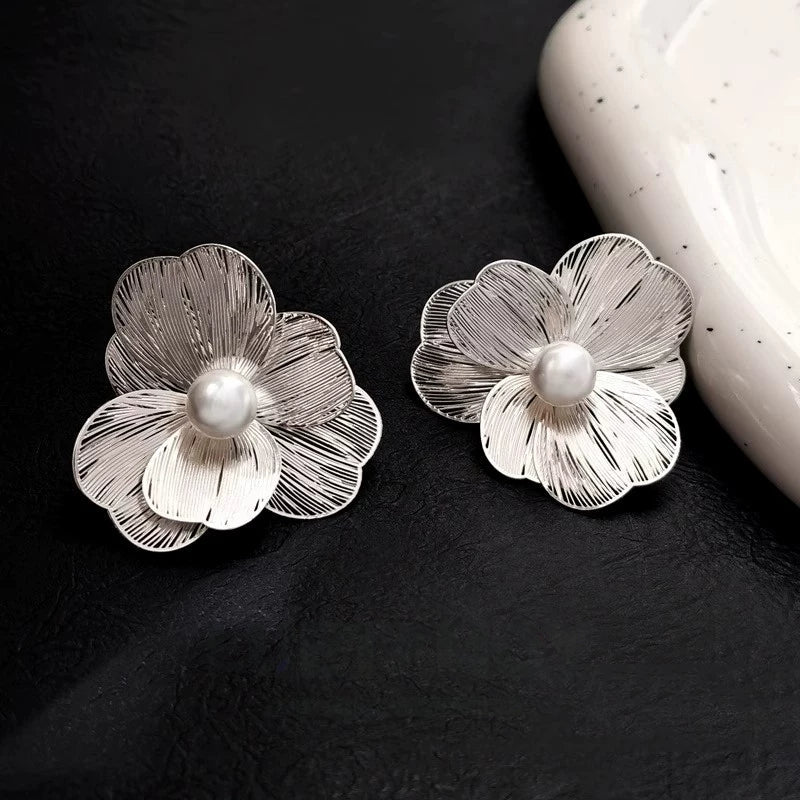 Pearl Flower Stud Earrings_BDHL8458
