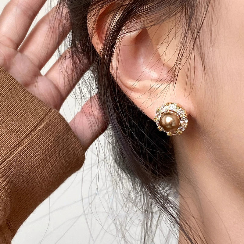 Brown Pearl Halo Stud Earrings_BDHL8461