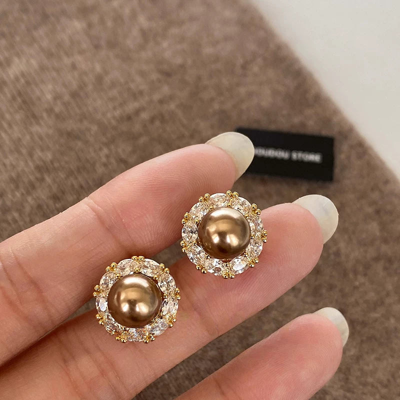 Brown Pearl Halo Stud Earrings_BDHL8461