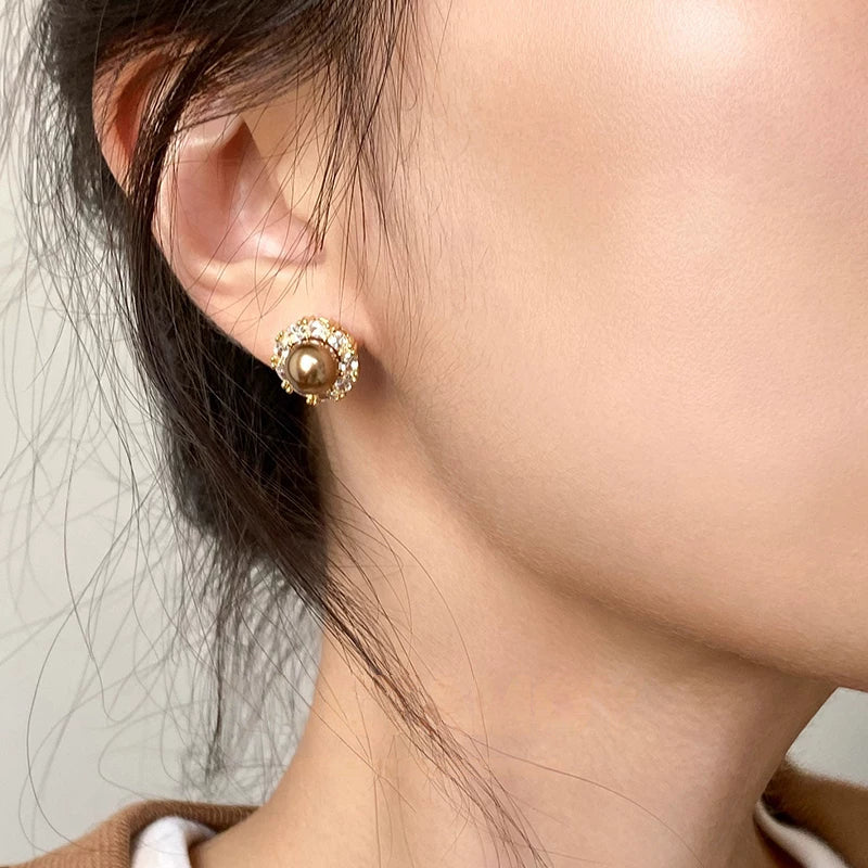 Brown Pearl Halo Stud Earrings_BDHL8461