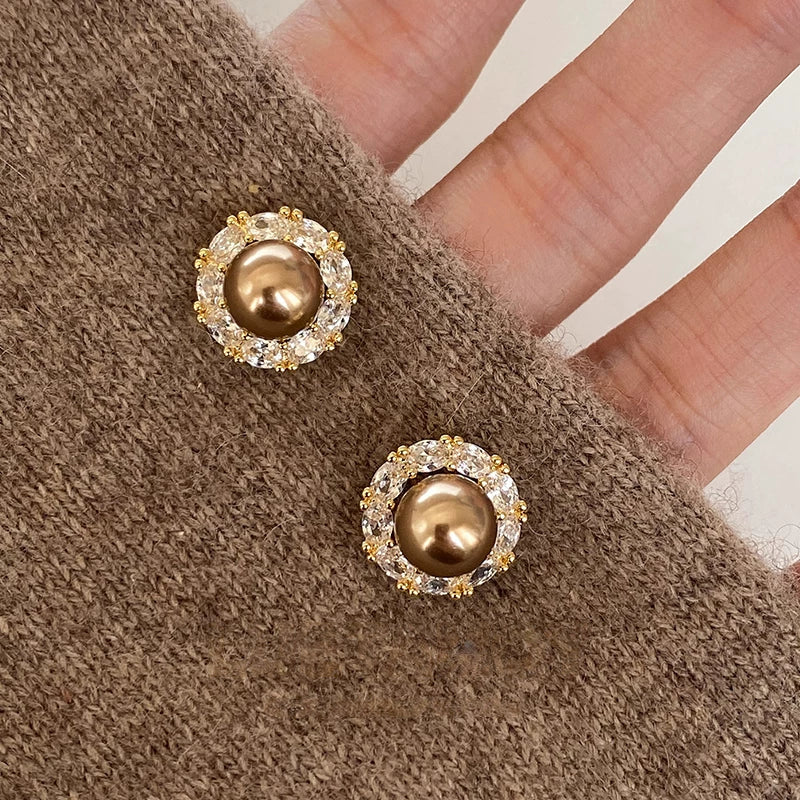 Brown Pearl Halo Stud Earrings_BDHL8461