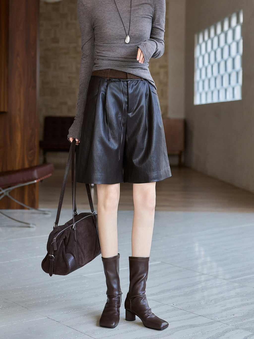 Faux Leather Wide Bermuda Shorts_BDHL8503