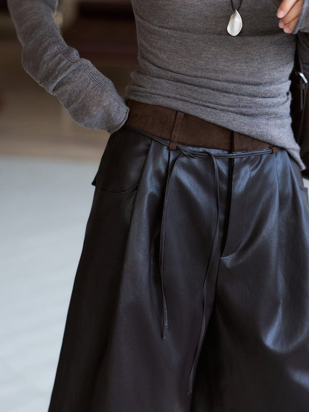 Faux Leather Wide Bermuda Shorts_BDHL8503