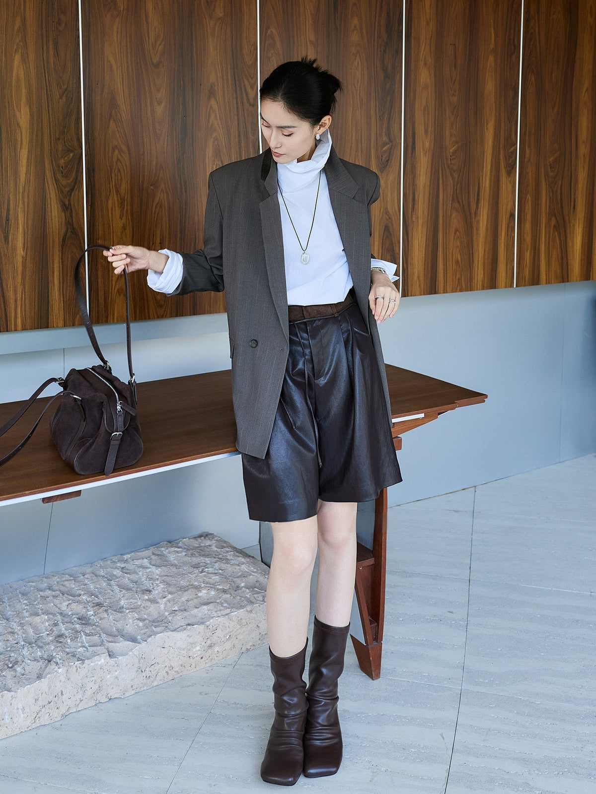 Faux Leather Wide Bermuda Shorts_BDHL8503