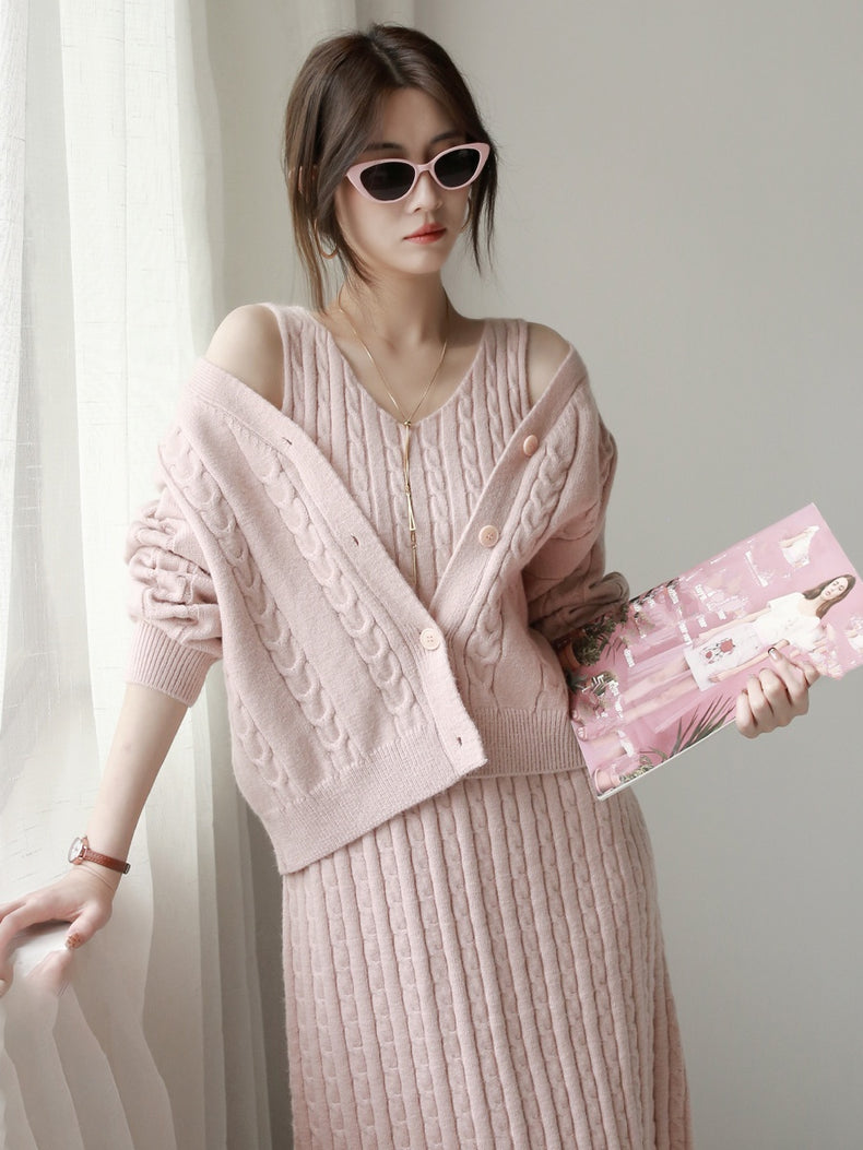 Twisted Knit Cardigan And Dress_BDHL6718