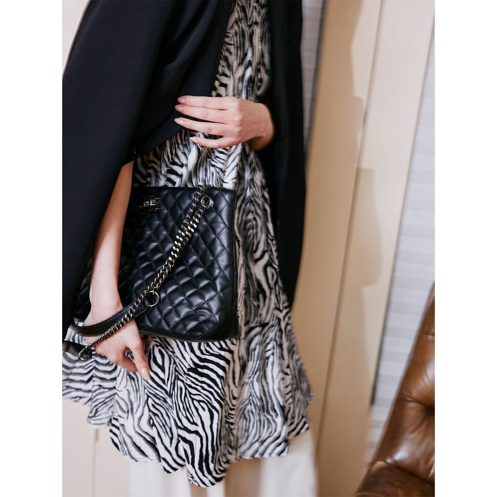 Back Knot Detail High-Slit Black Blazer_BDHL8237
