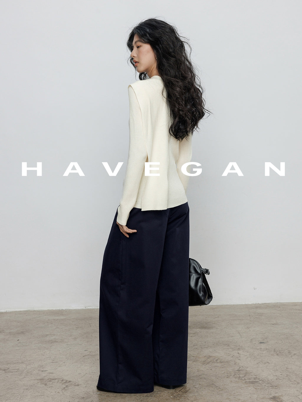Halter-Neck Knit Tops_BDHL7784
