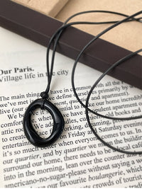 Black Circular Pendant Necklace_BDHL7436