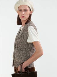 V-Neck Cable Knitted Vest_BDHL6477