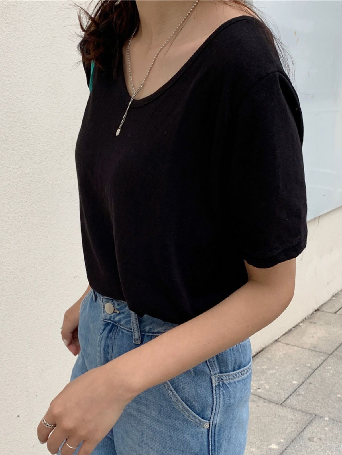 V-Neck Back Cross T-Shirt_BDHL7609