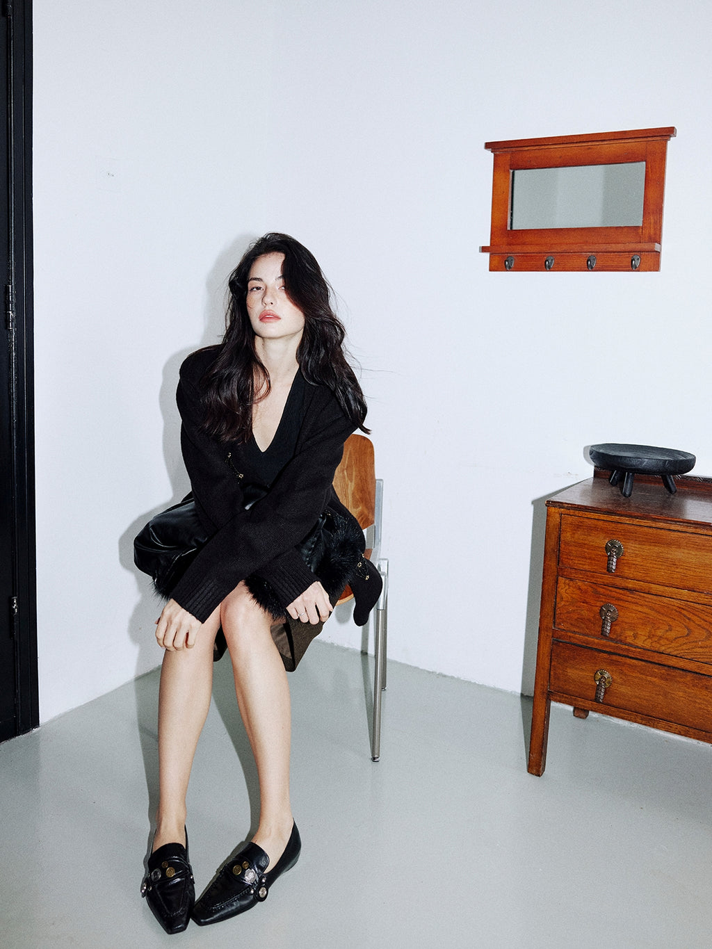 Beaded V-Neck Cardigan_BDHL8001