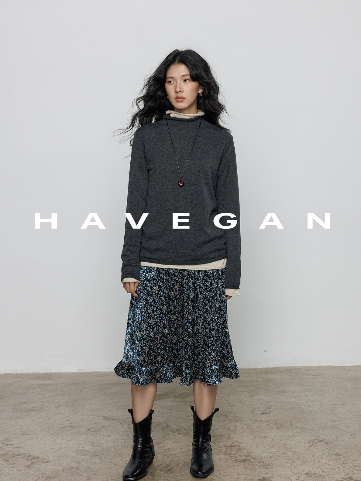 High-Neck Relaxed Tops_BDHL7899