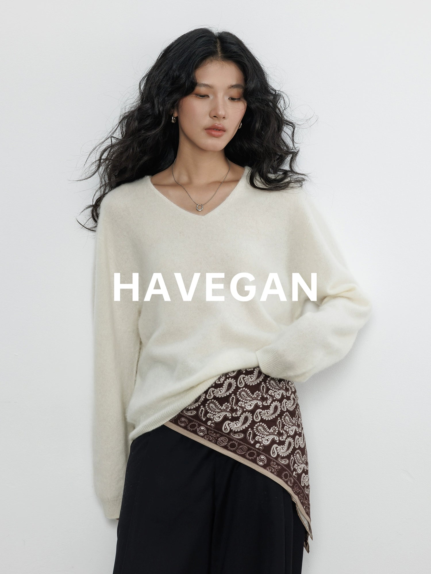 V-Neck Soft Knit Tops_BDHL7895