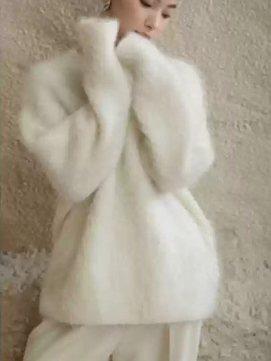 Fluffy Round Neck Sweater_BDHL6831